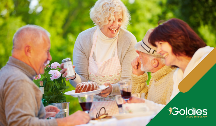 Como deve ser a alimentação dos idosos durante o verão?
